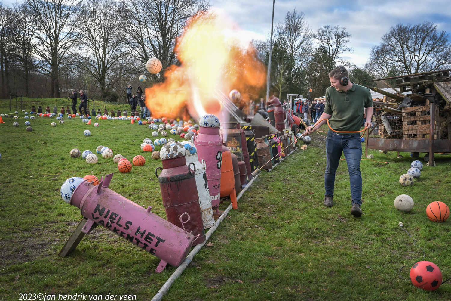 Carbidschieten in Roderwolde weer een mooi spektakelstuk